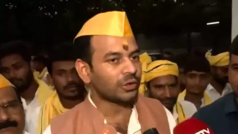 तेजस्वी के सामने पीएम की मां को गालीः तेजप्रपात बोले-अपशब्द कहने वाले को जेल हो