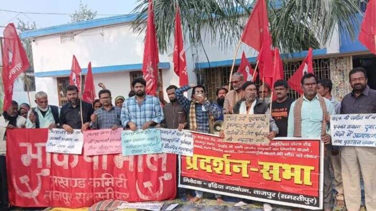 ताजपुर नगर परिषद में भाकपा माले का प्रदर्शन: अतिक्रमण अभियान का किया विरोध