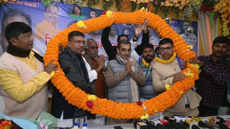 जीतन राम मांझी की पार्टी में भगदड़; कुशवाहा की पार्टी RLM में शामिल हुए HAM के कई नेता