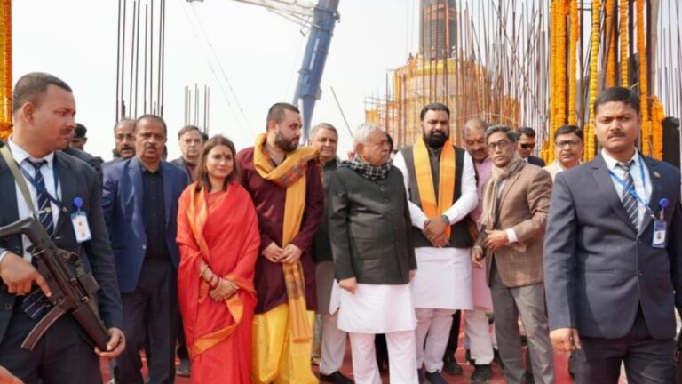 विराट रामायण मंदिर परिसर पहुंचे मुख्यमंत्री नीतीश कुमार, देखी सहस्र शिवलिंगम स्थापना प्रक्रिया