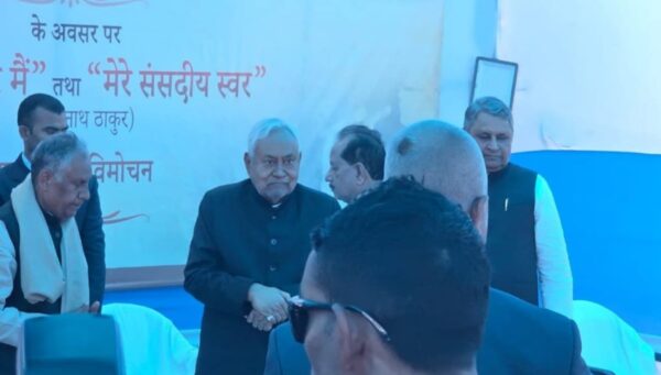 भारत रत्न की भूमि को नमन करने पहुंचे सीएम नीतीश कुमार, पुस्तक का किया विमोचन