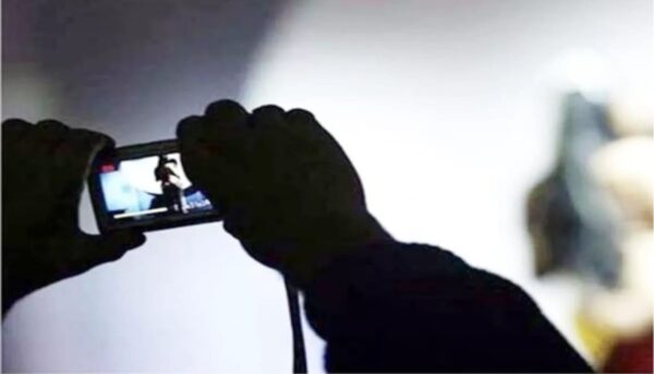 समस्तीपुर स्थित उजियारपुर के राजस्व अधिकारी का रिश्वत लेते वीडियो वायरल, जांच के आदेश