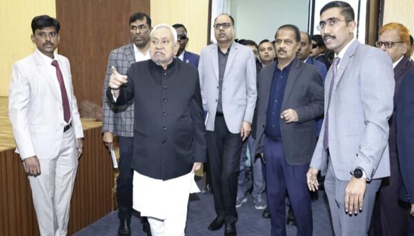 बिहार के गांवों में दूध बनेगा आमदनी का जरिया, सीएम नीतीश बोले-जीविका दीदियों की बढ़ेगी कमाई